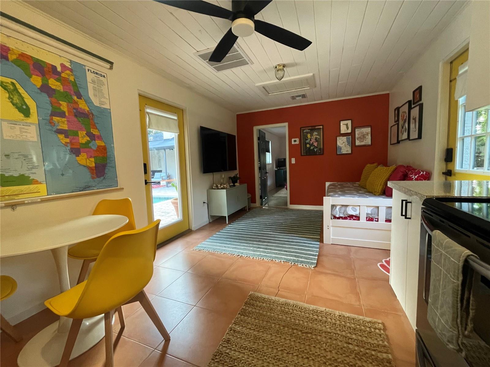 HOLDEN SHORES - Residential