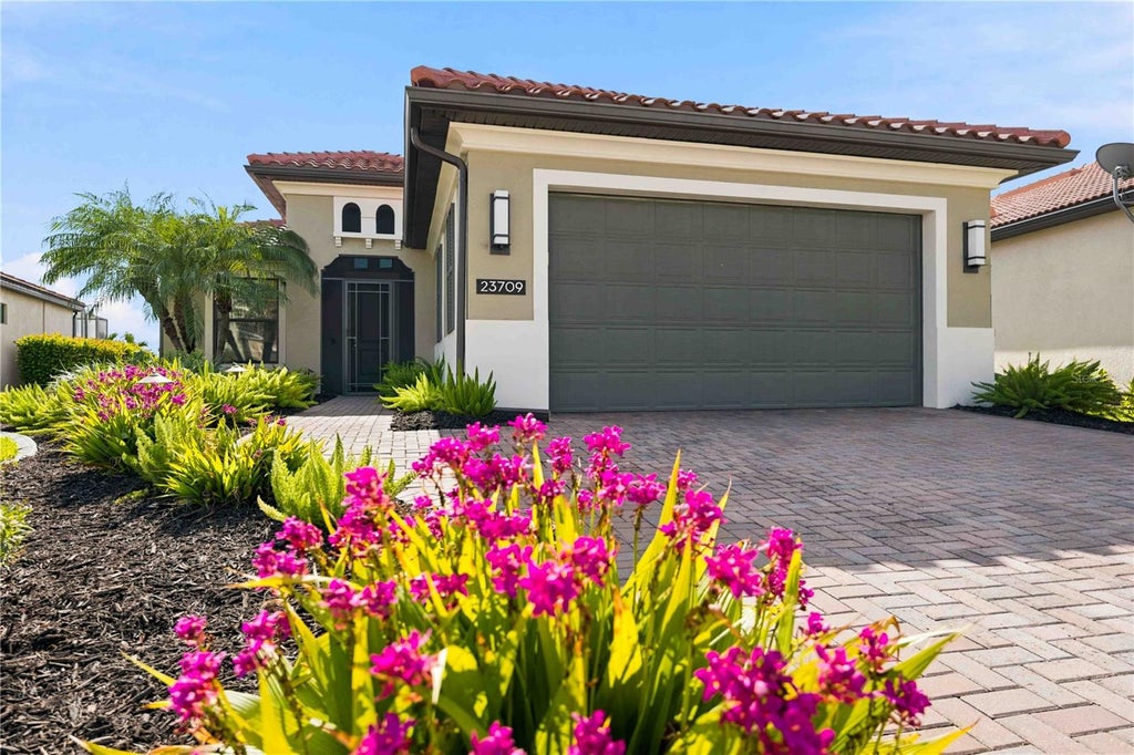 Photo of 23709 Waverly Circle, Venice, FL 34293 (MLS # D6148607)
