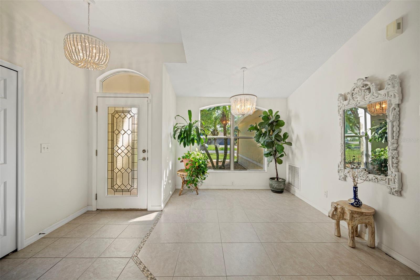 122 LINDSAY DRIVE