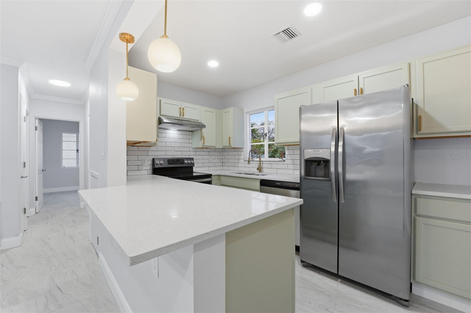 COUNTRY CLUB ESTATES - Residential