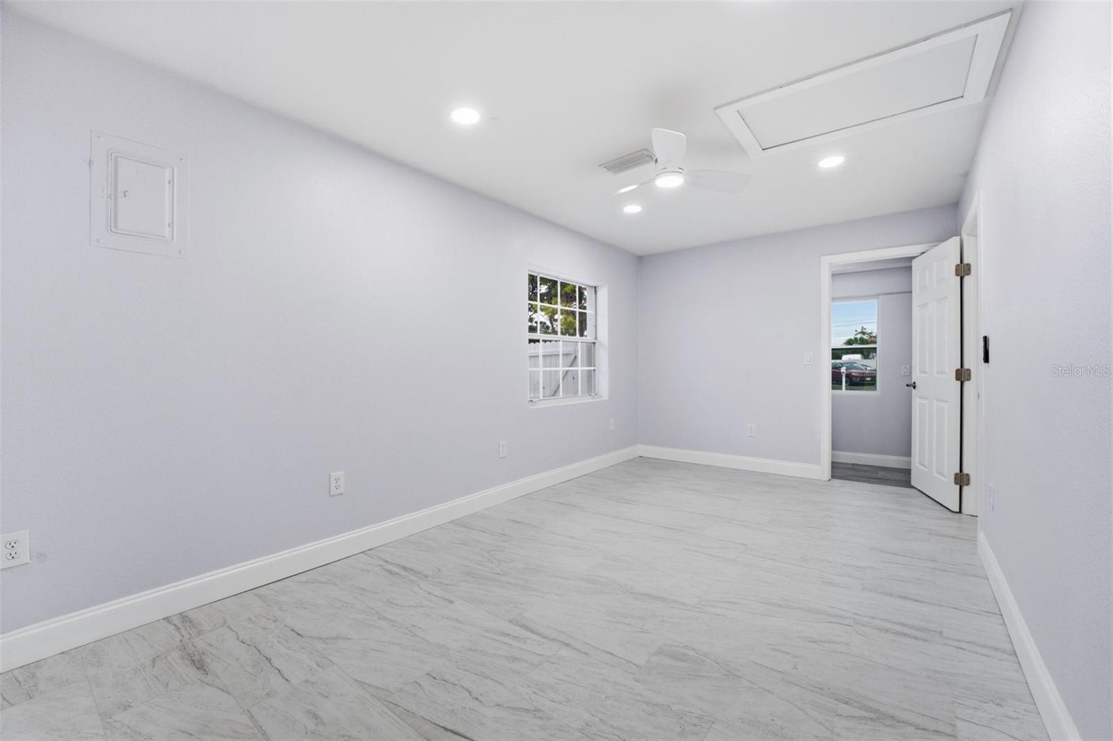 COUNTRY CLUB ESTATES - Residential