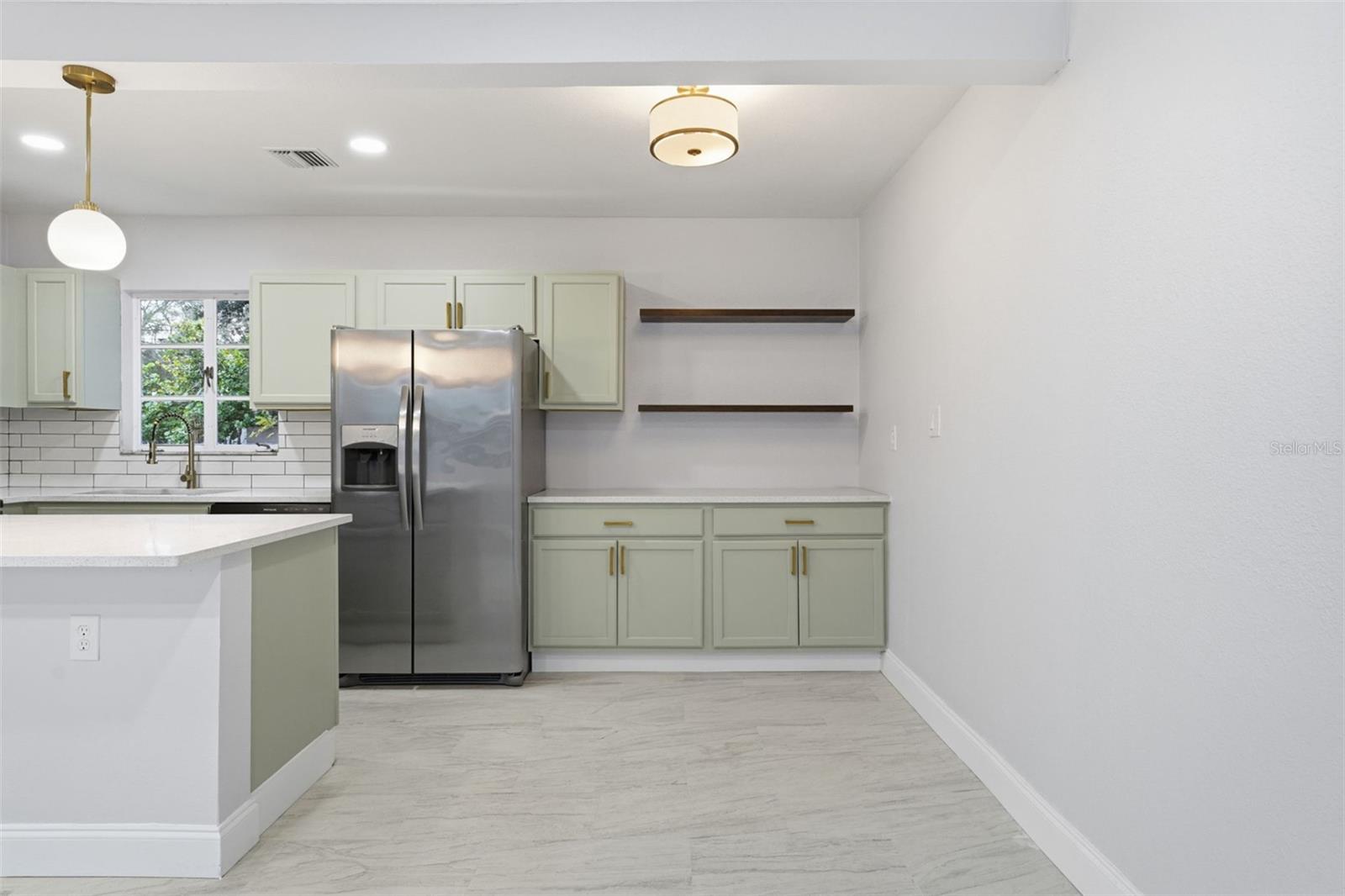 COUNTRY CLUB ESTATES - Residential