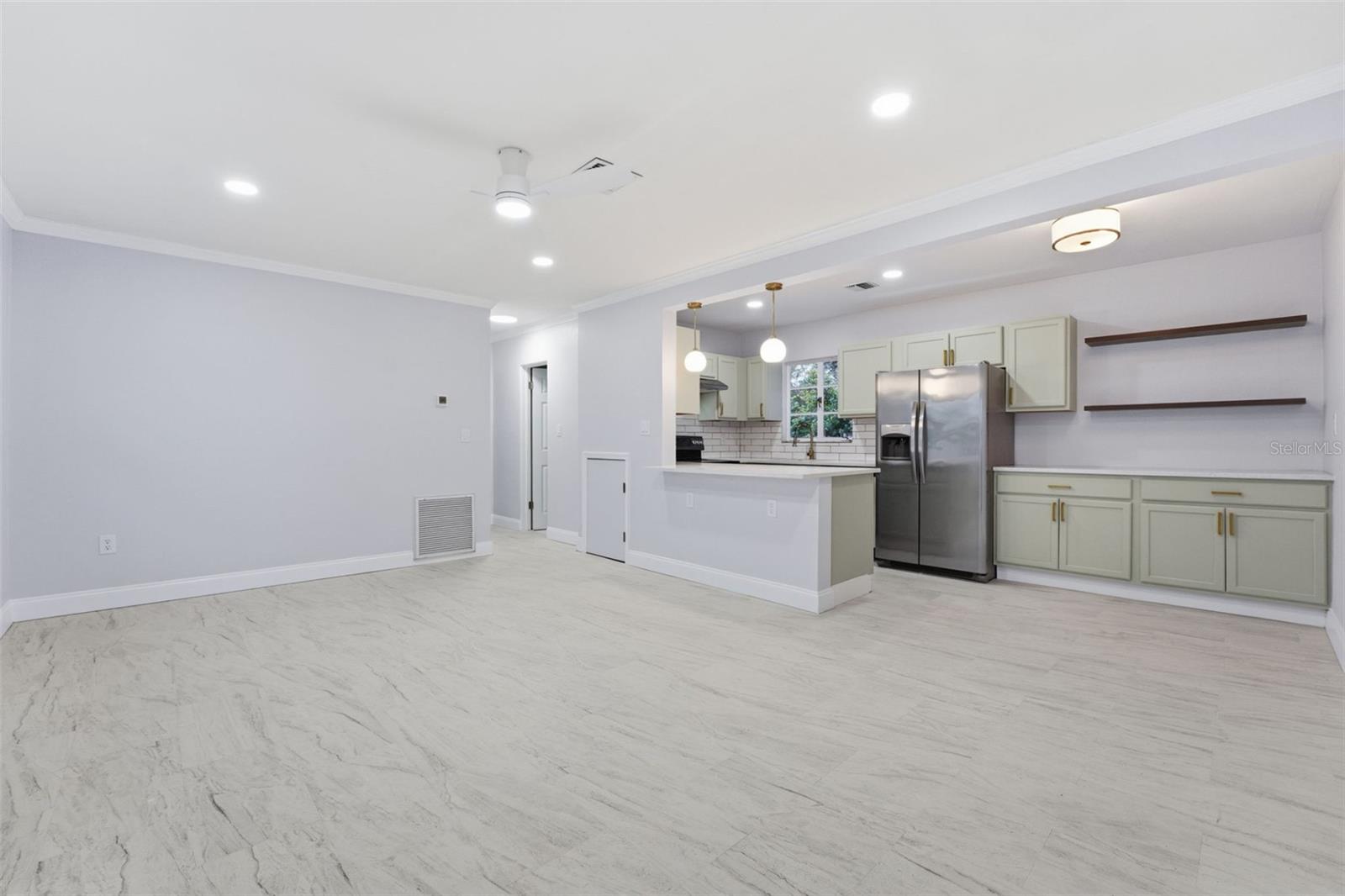 COUNTRY CLUB ESTATES - Residential