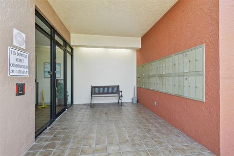 A home in PALMETTO