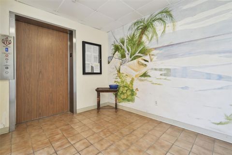 A home in PALMETTO