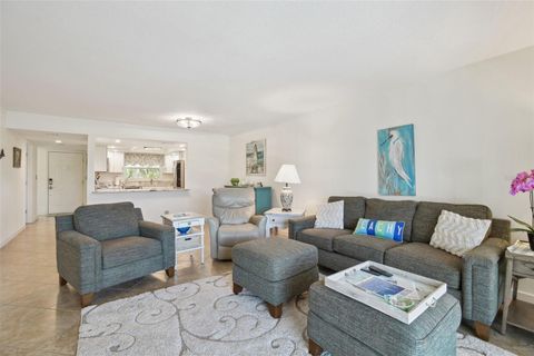 A home in PALMETTO