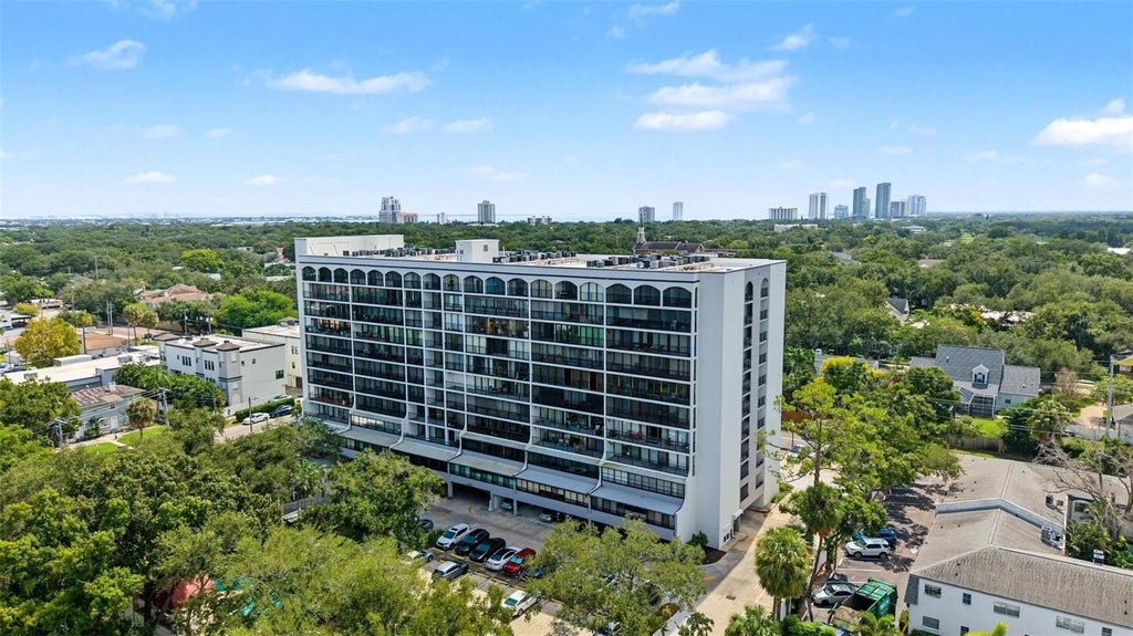 Photo of 3211 W Swann Avenue #203, Tampa, FL 33609 (MLS # TB8556232)