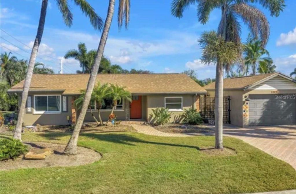 Photo of 7898 Causeway Boulevard N, St Petersburg, FL 33707 (MLS # TB8495266)