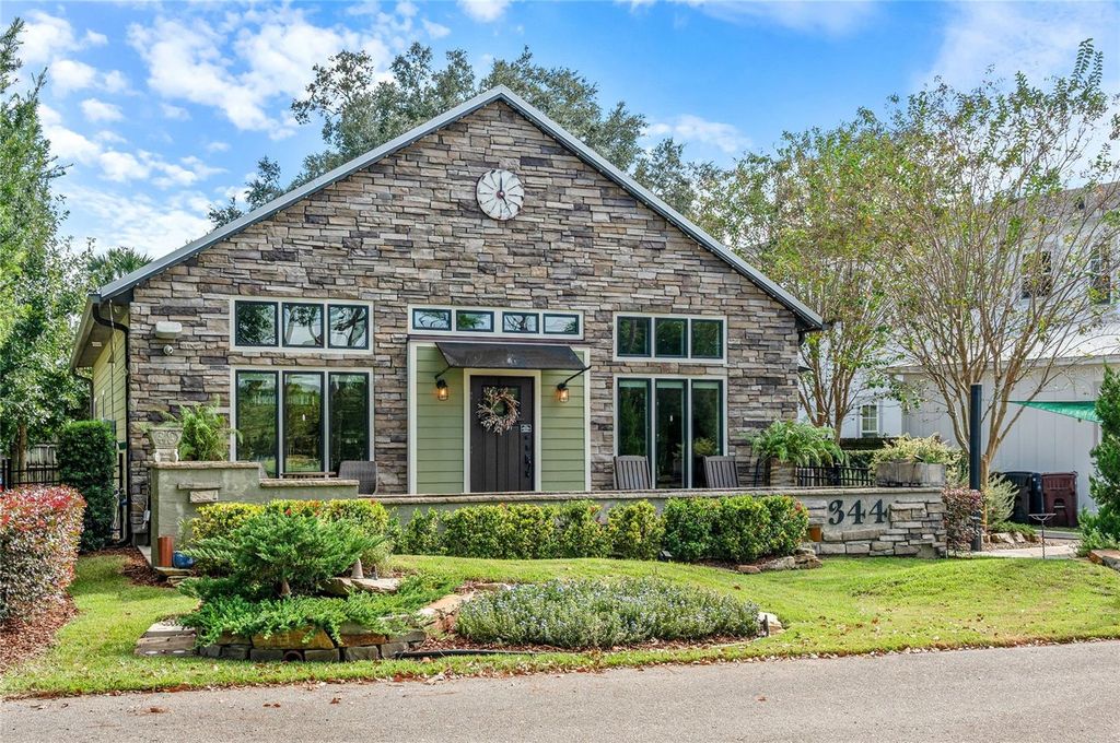 Photo of 344 Bunker Place, Orlando, FL 32804 (MLS # O6356713)