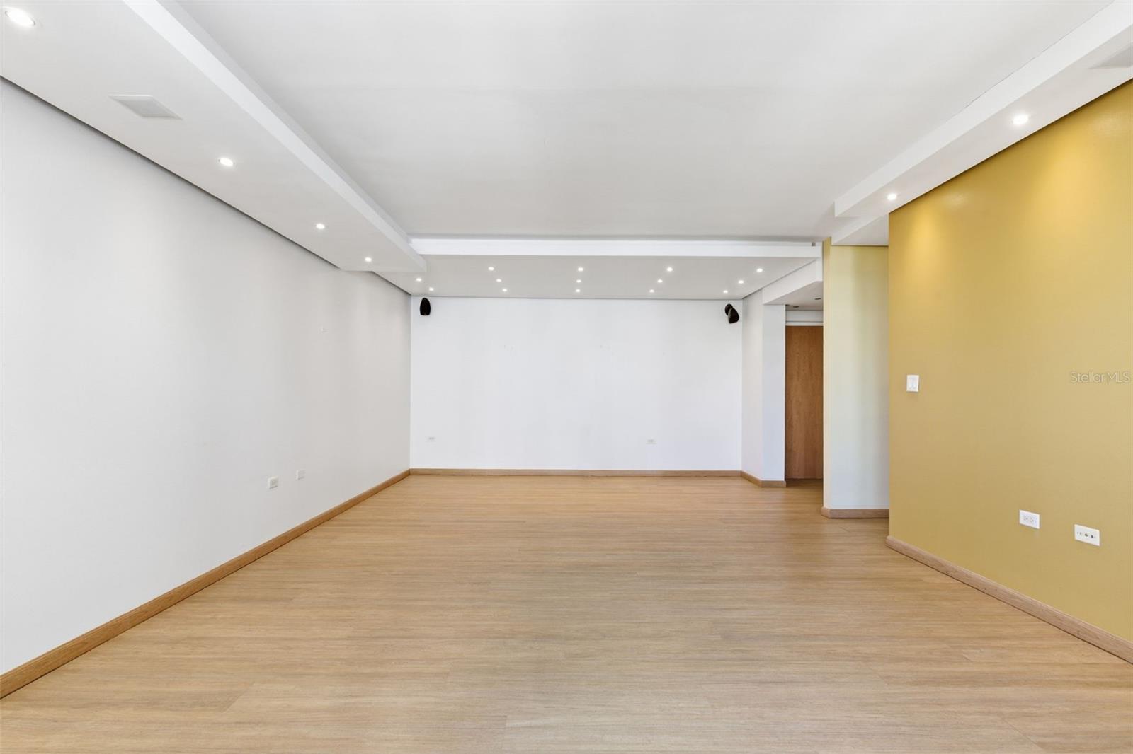 CAPITOLIO PLAZA - Residential