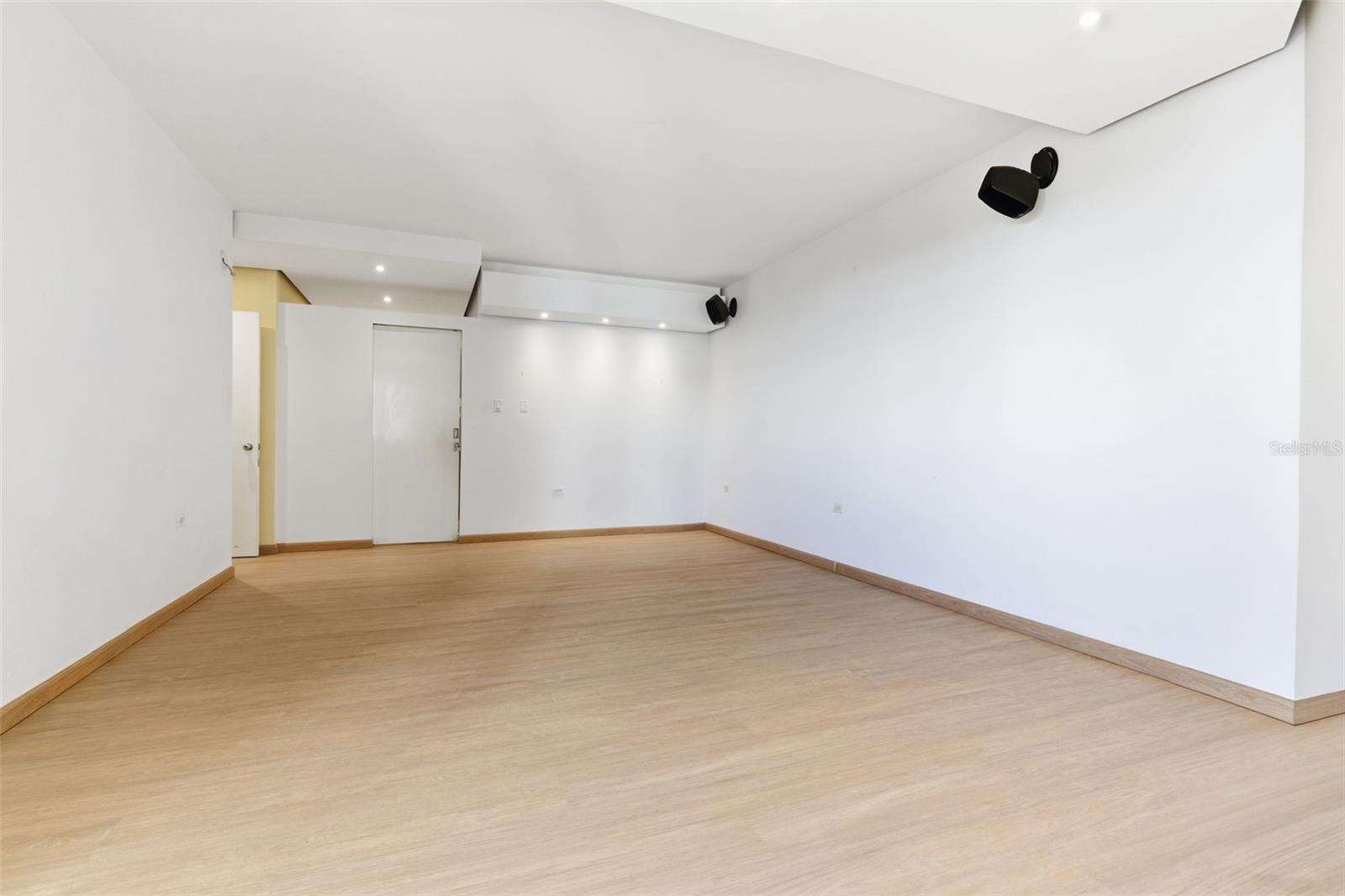 CAPITOLIO PLAZA - Residential