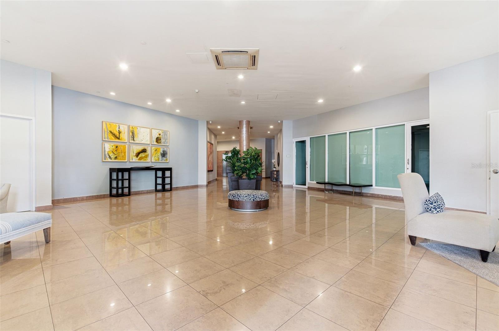 CAPITOLIO PLAZA - Residential