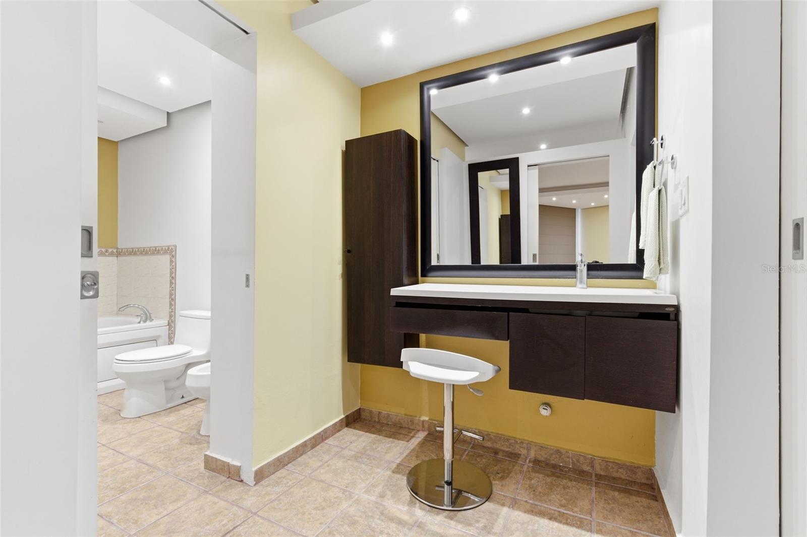 CAPITOLIO PLAZA - Residential