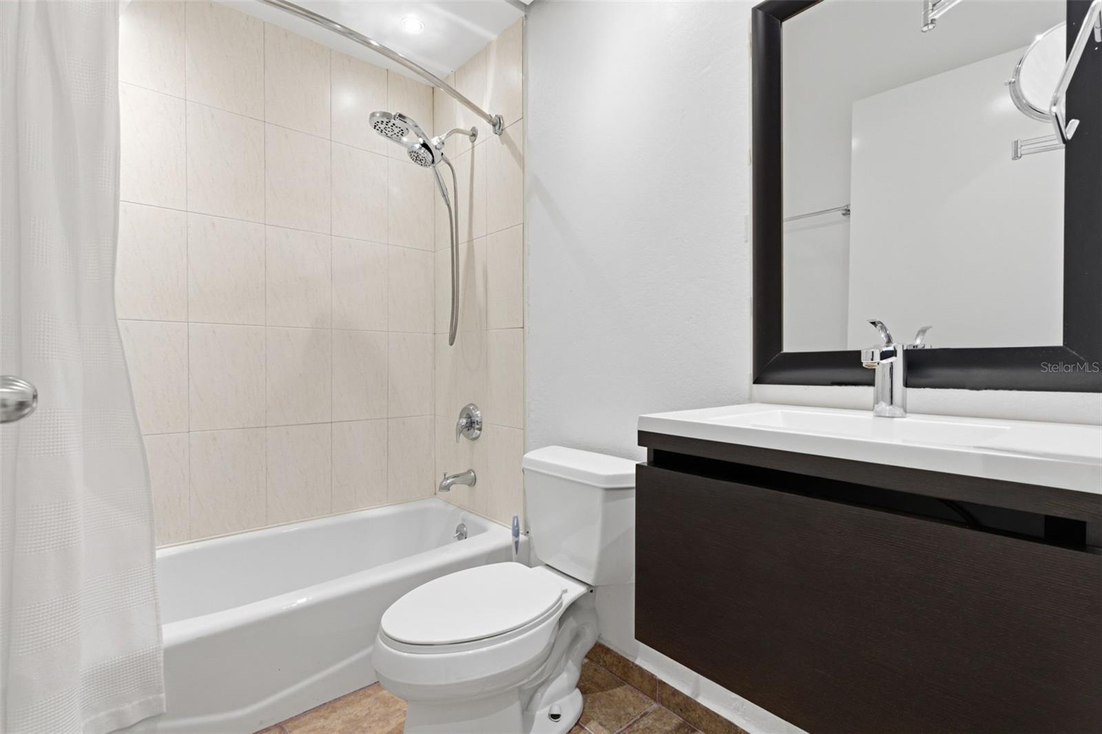 CAPITOLIO PLAZA - Residential