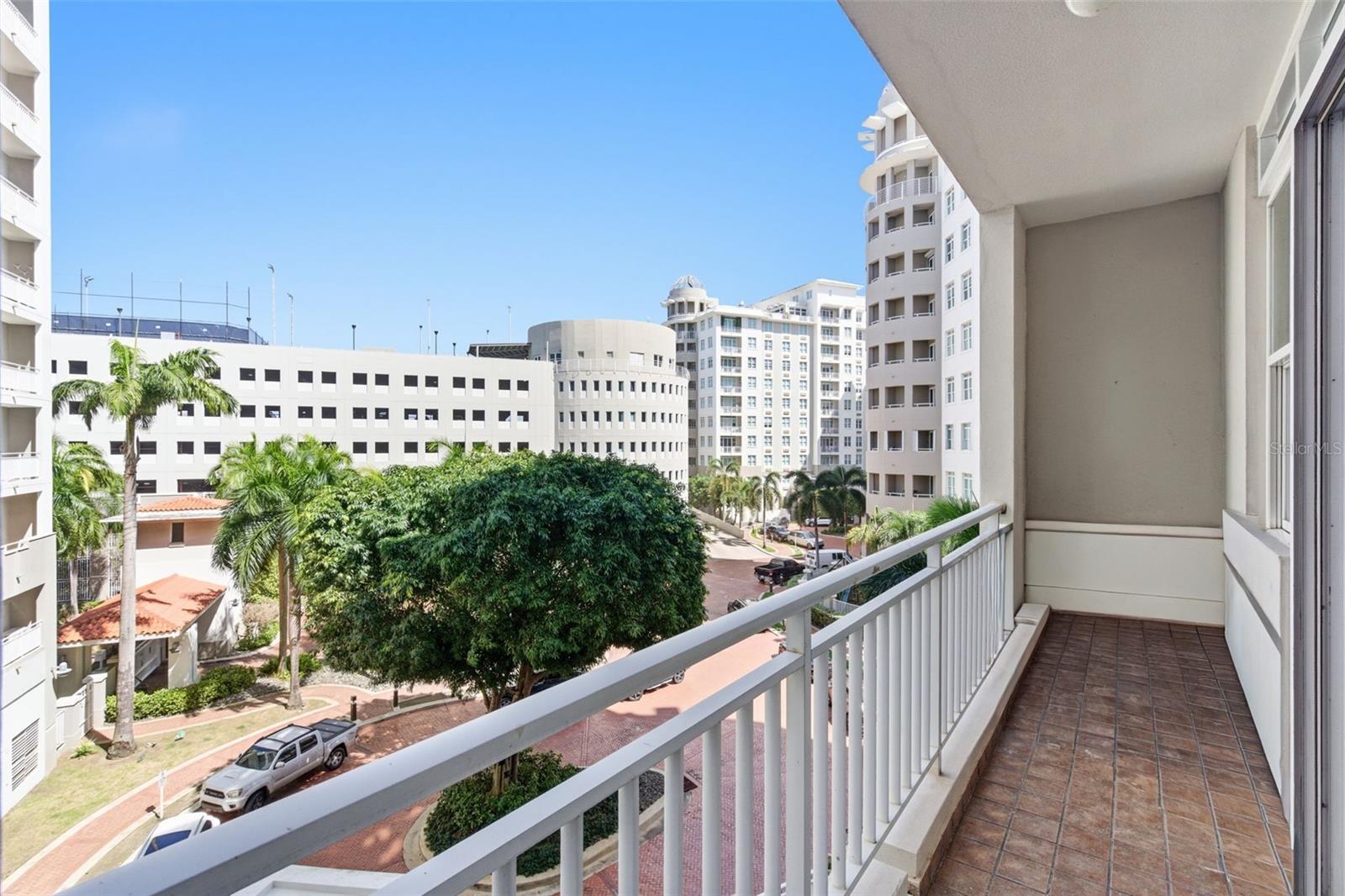 CAPITOLIO PLAZA - Residential