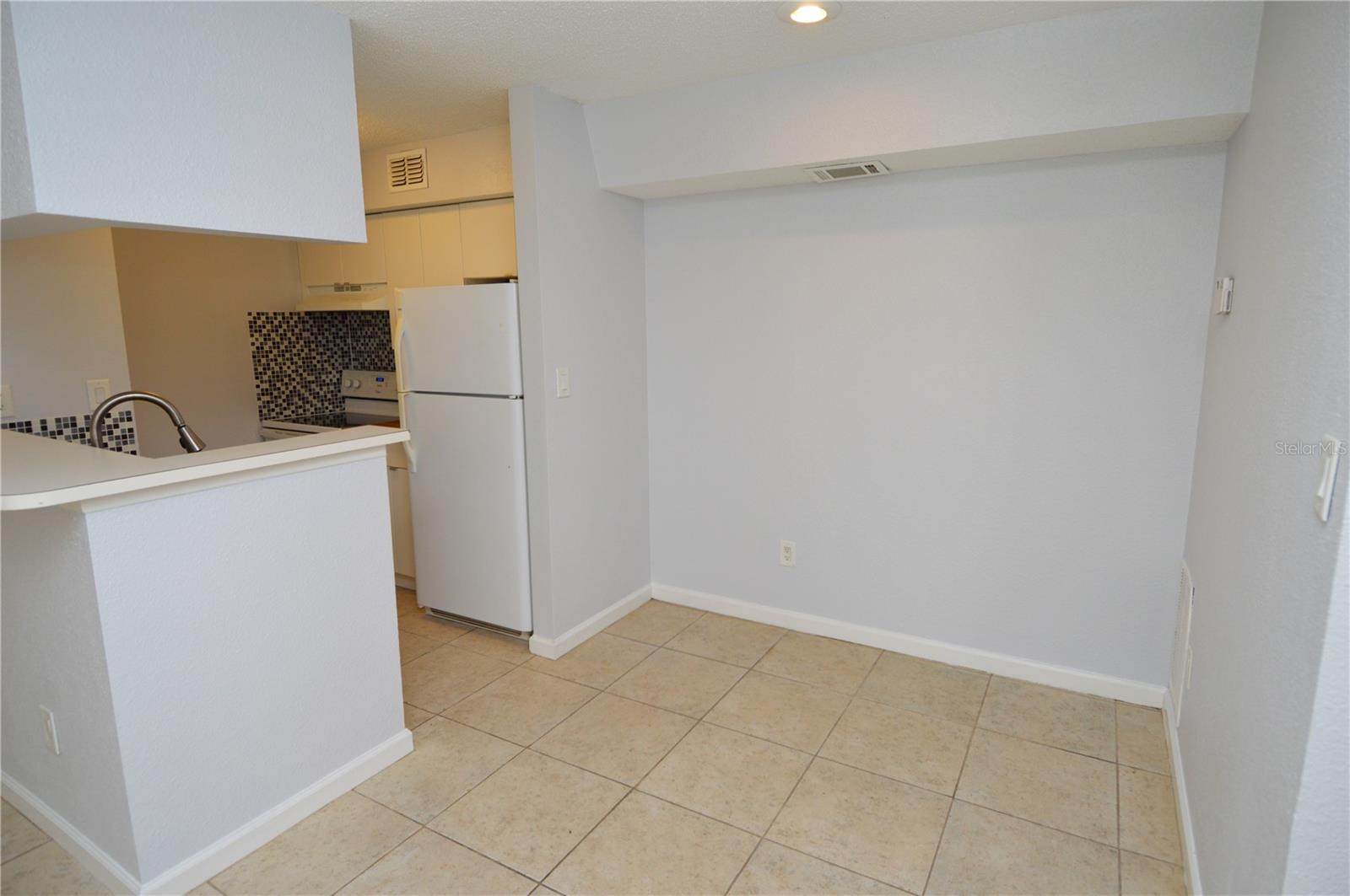 THE GRAND RESERVE CONDO - Residential Lease