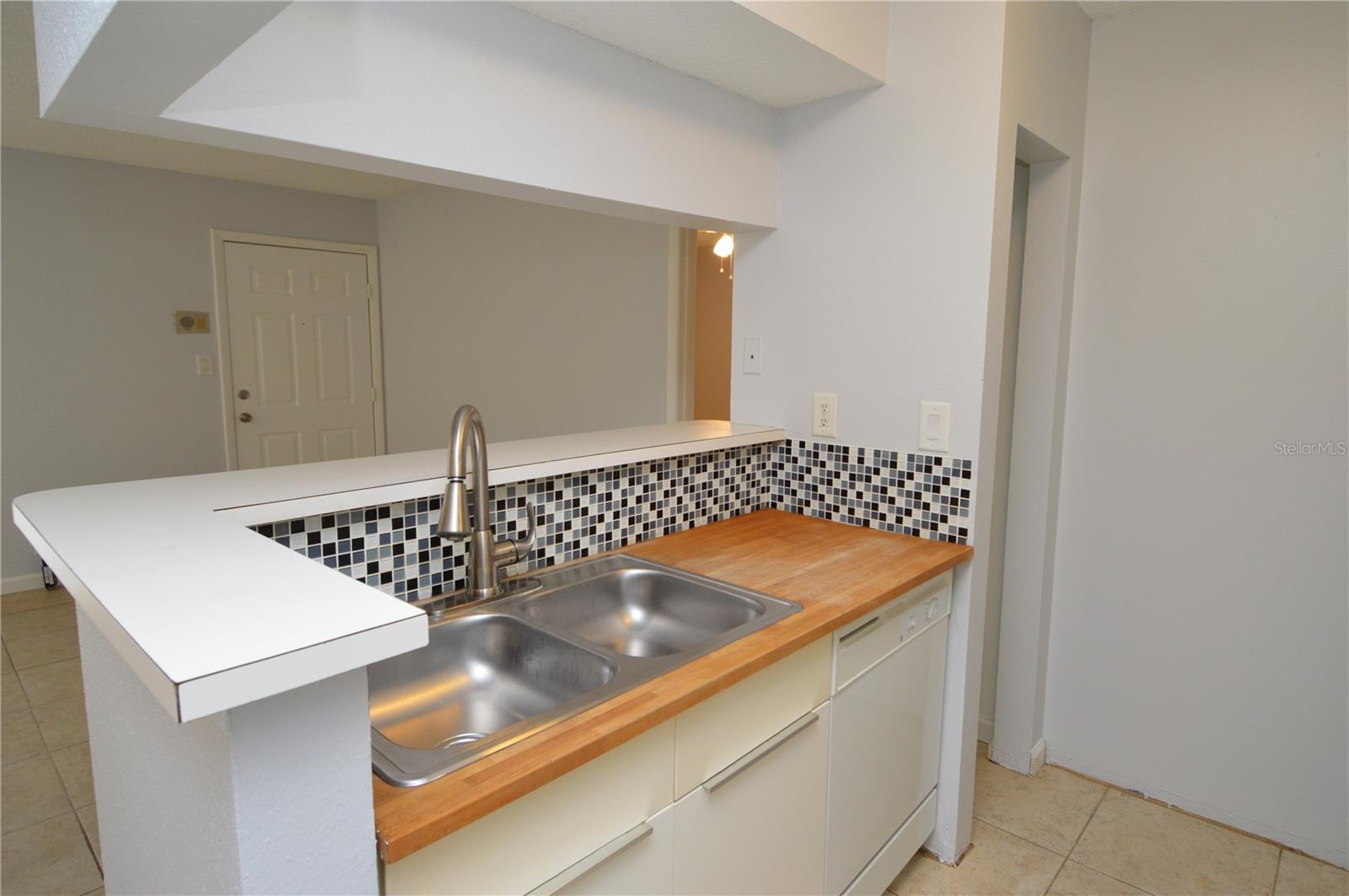 THE GRAND RESERVE CONDO - Residential Lease