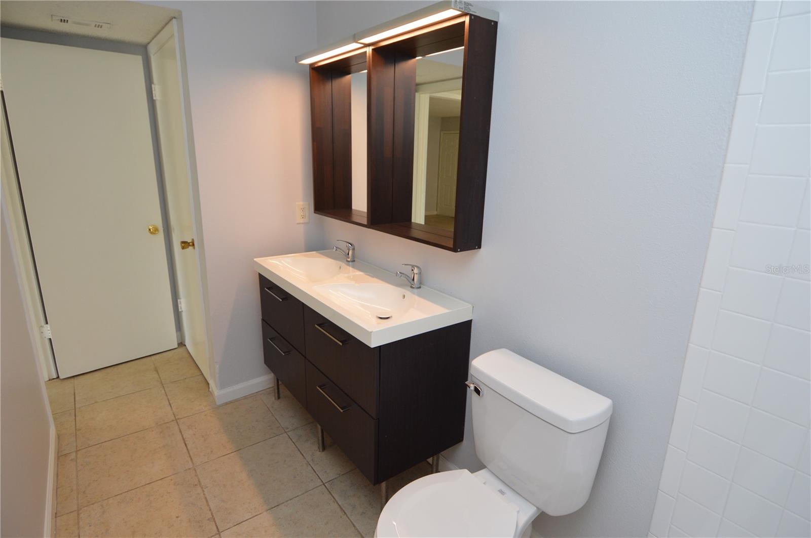 THE GRAND RESERVE CONDO - Residential Lease