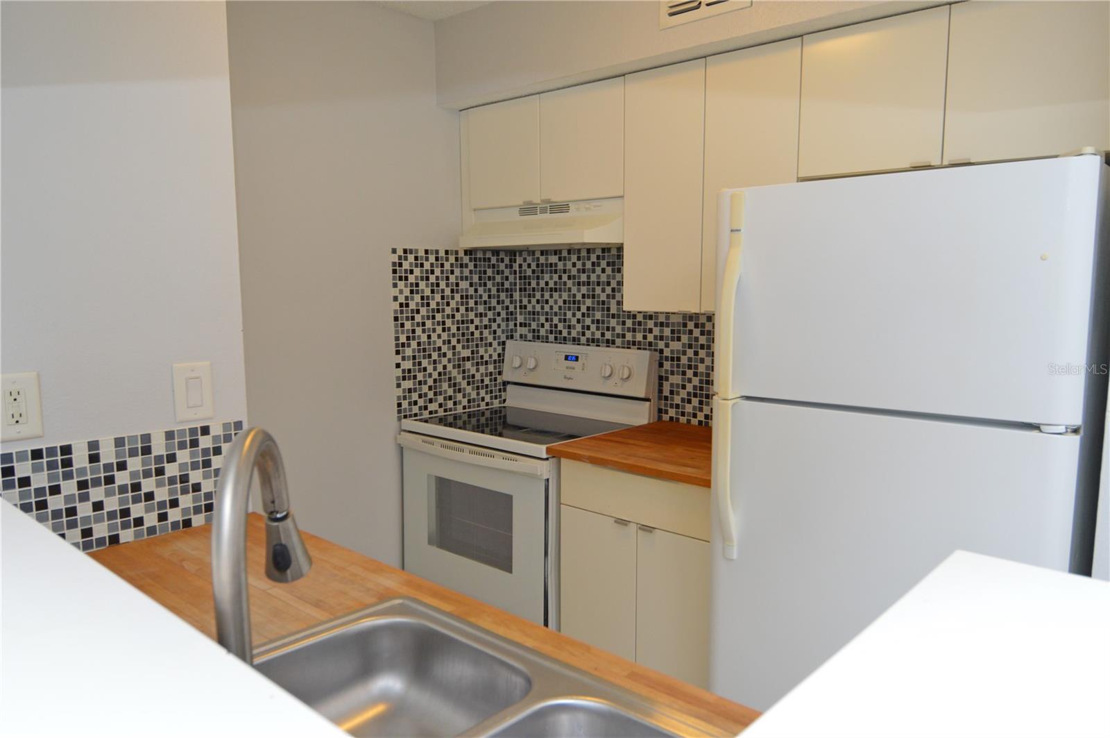 THE GRAND RESERVE CONDO - Residential Lease