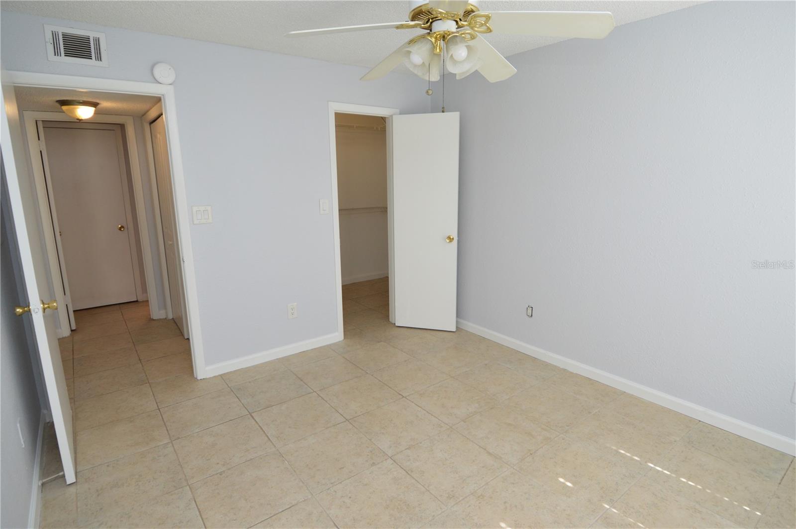 THE GRAND RESERVE CONDO - Residential Lease
