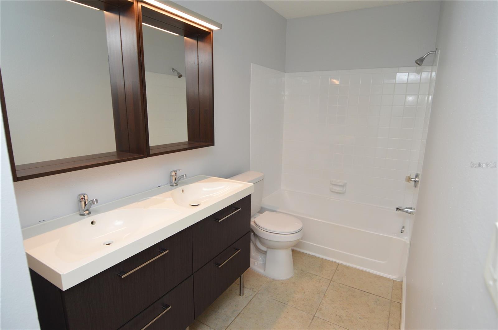 THE GRAND RESERVE CONDO - Residential Lease
