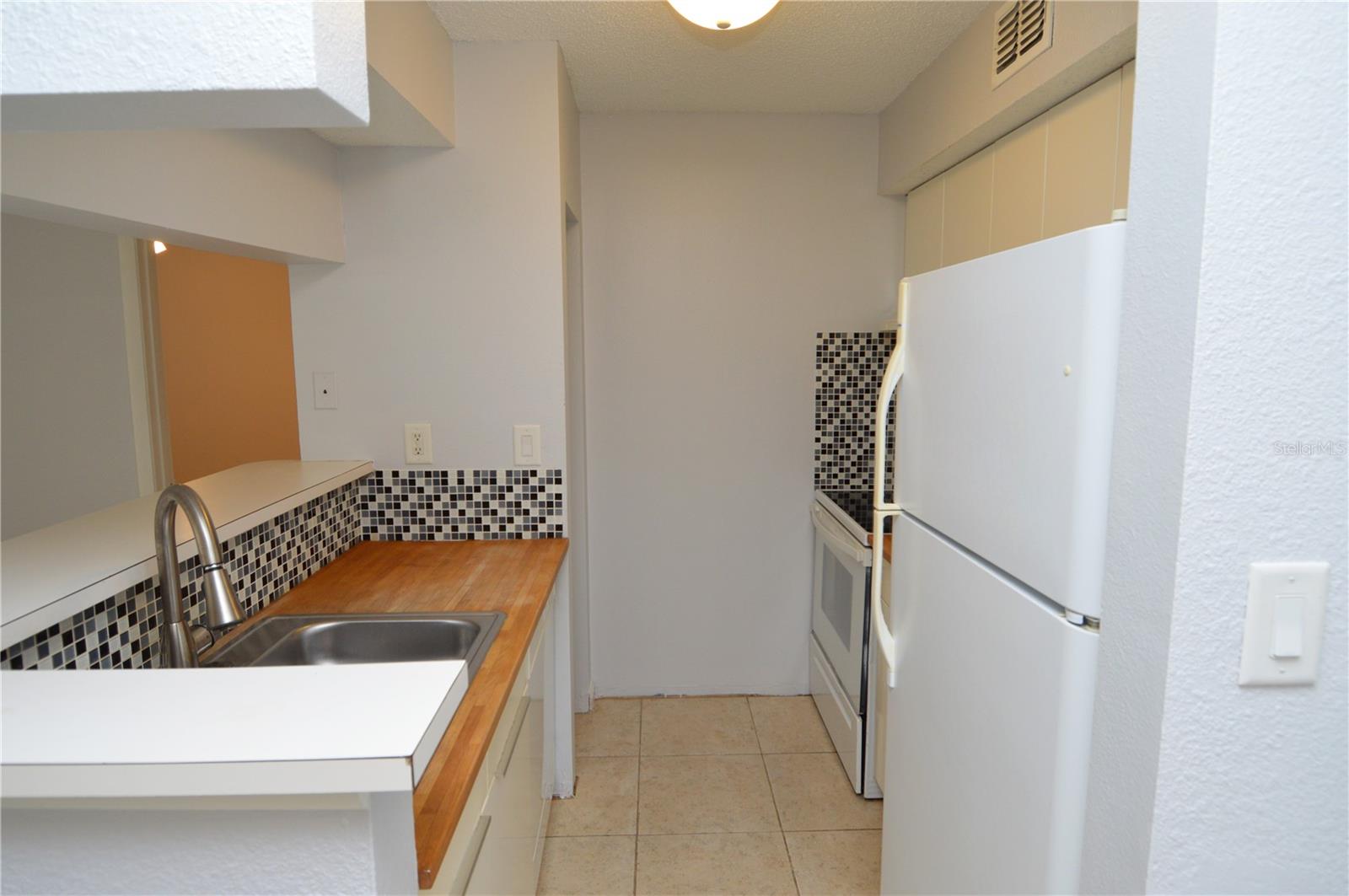 THE GRAND RESERVE CONDO - Residential Lease