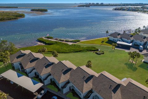 A home in LONGBOAT KEY