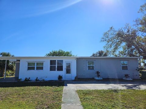 A home in PORT CHARLOTTE