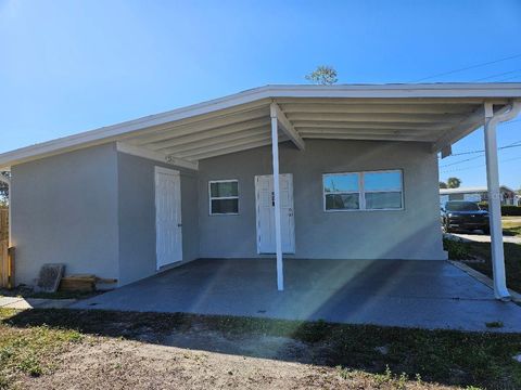 A home in PORT CHARLOTTE