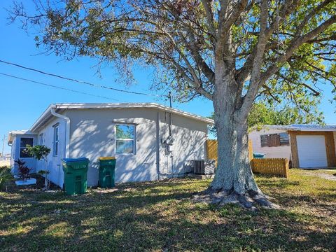 A home in PORT CHARLOTTE