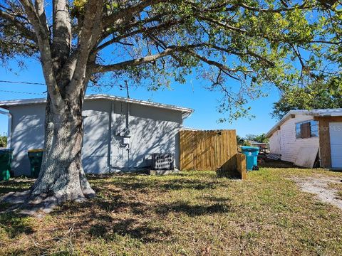 A home in PORT CHARLOTTE