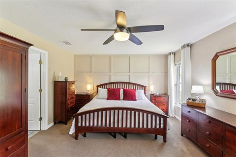 A home in LAKELAND