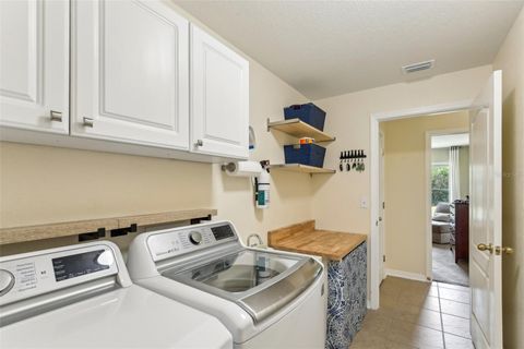 A home in LAKELAND