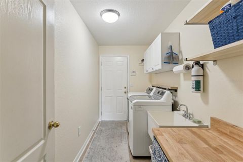 A home in LAKELAND
