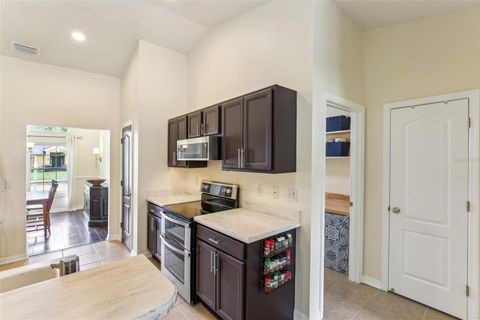 A home in LAKELAND