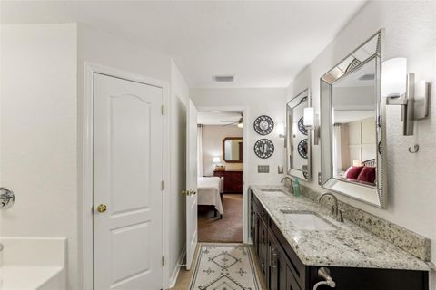 A home in LAKELAND