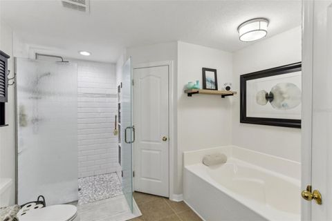 A home in LAKELAND