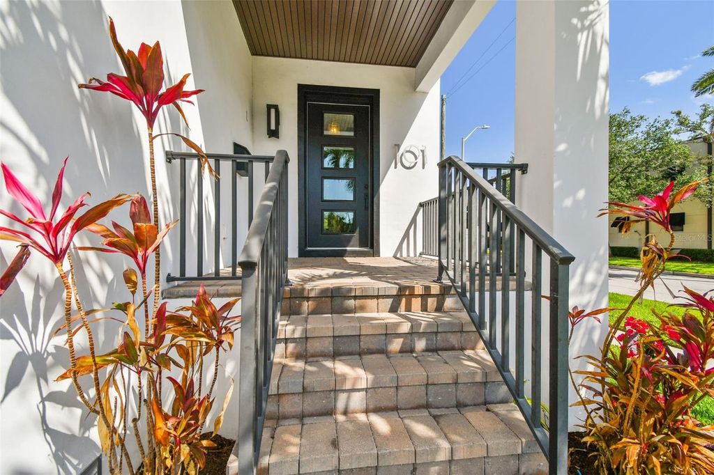 Photo of 101 Biscayne Avenue, Tampa, FL 33606 (MLS # TB8380346)