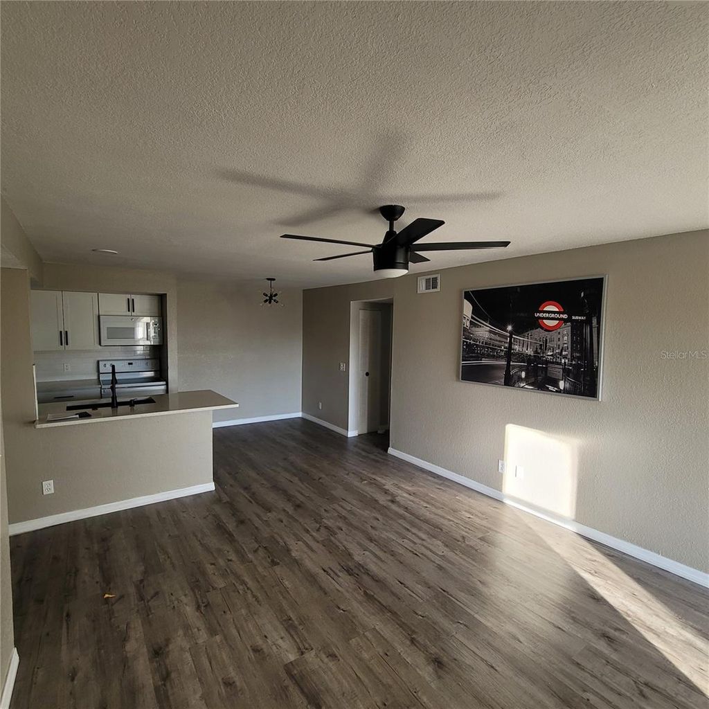 Photo of 5160 Conroy Road #1422, Orlando, FL 32811 (MLS # S5148188)