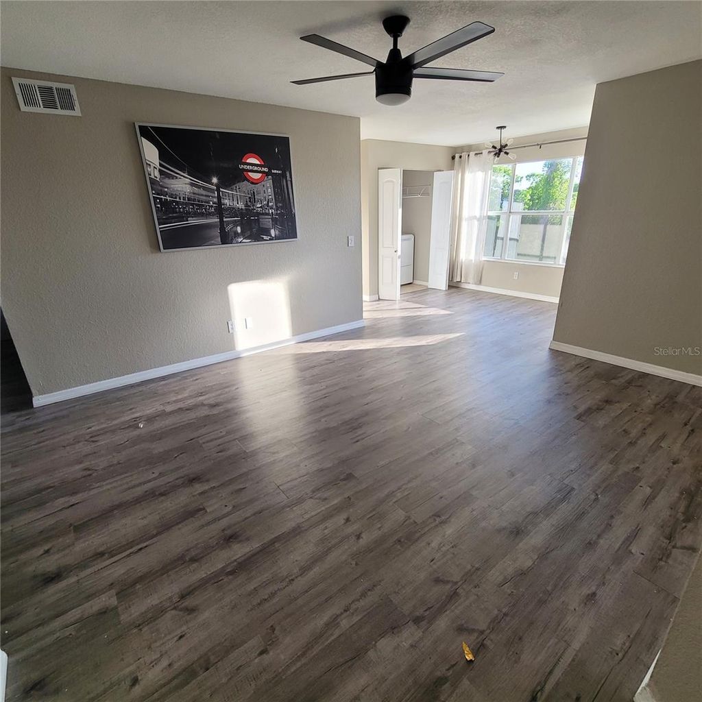 Photo of 5160 Conroy Road #1422, Orlando, FL 32811 (MLS # S5148188)