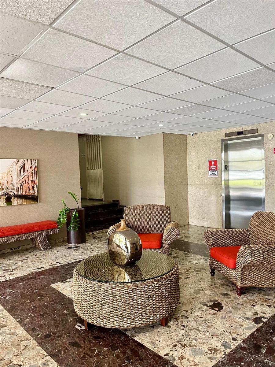 #33 AVE LAGUNA #27 COND. LAGOMAR PH-P