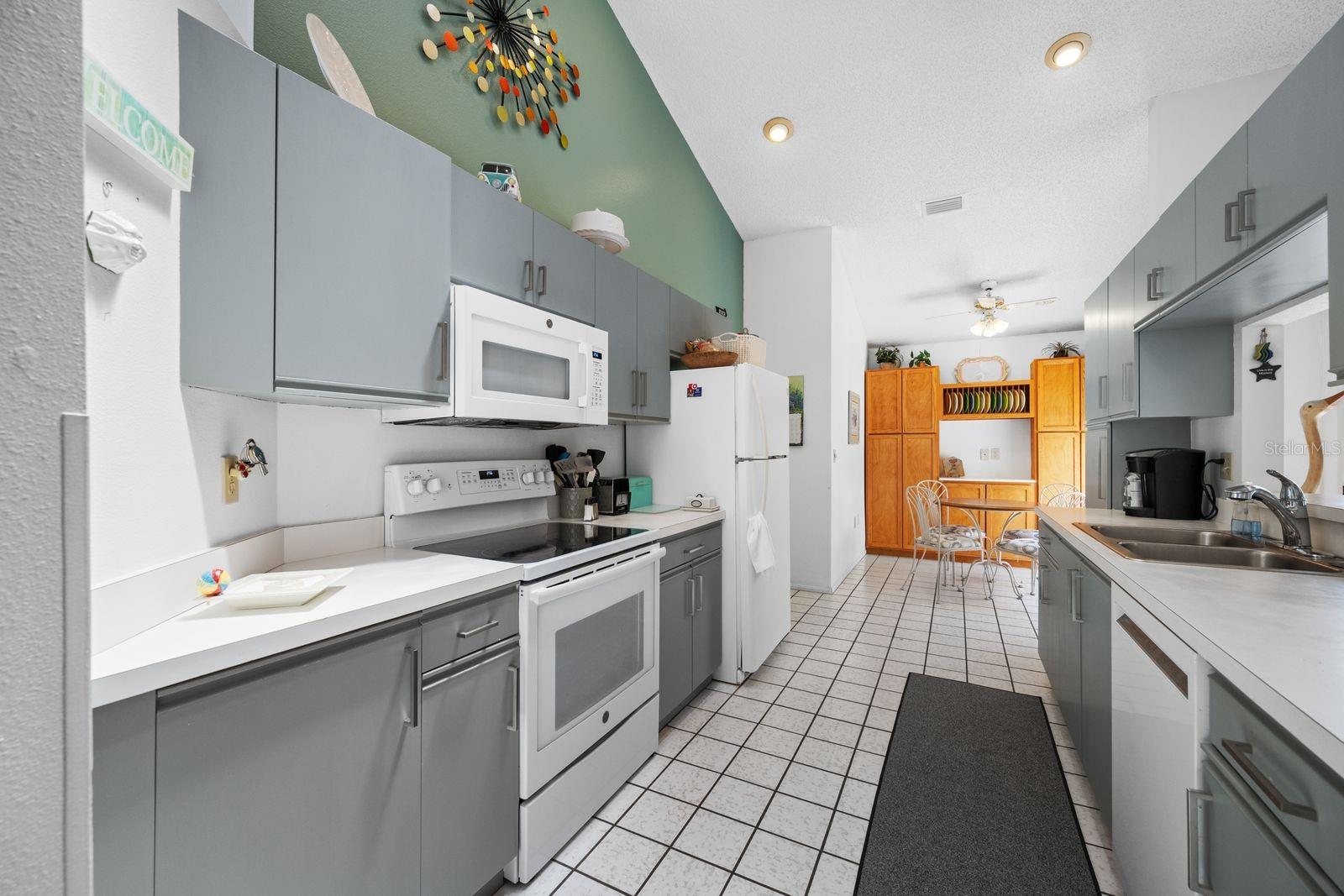THE VILLAGES OF LAKESIDE SOUTH PHIII REV - Residential