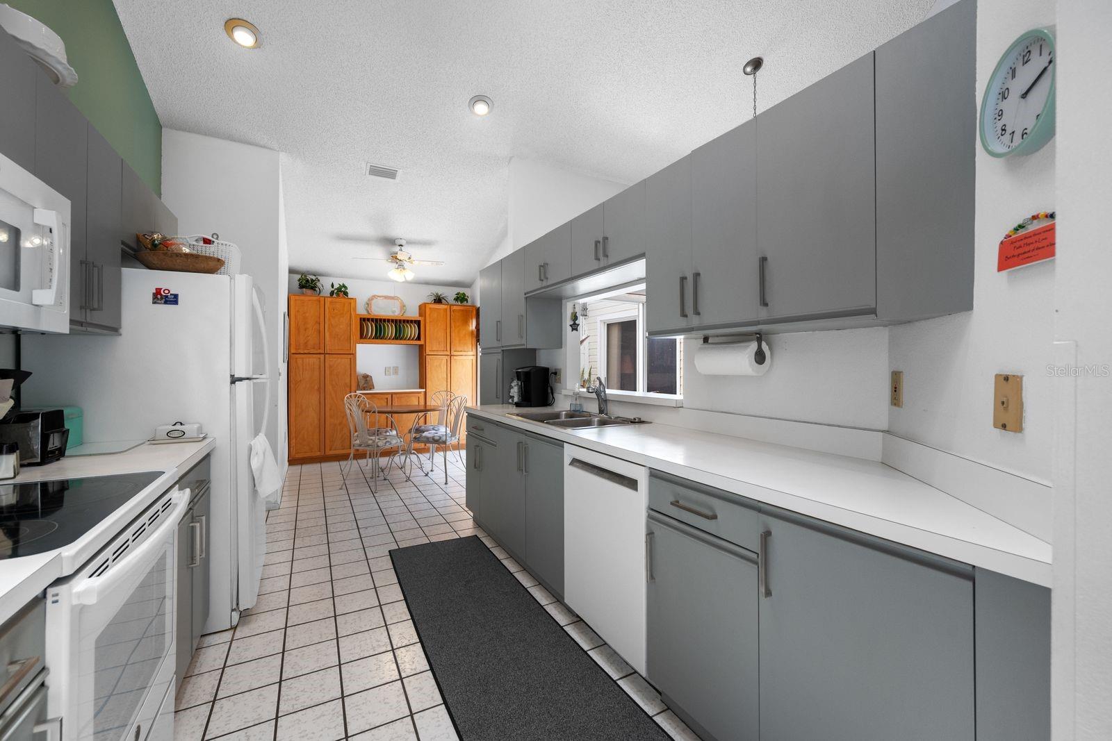 THE VILLAGES OF LAKESIDE SOUTH PHIII REV - Residential