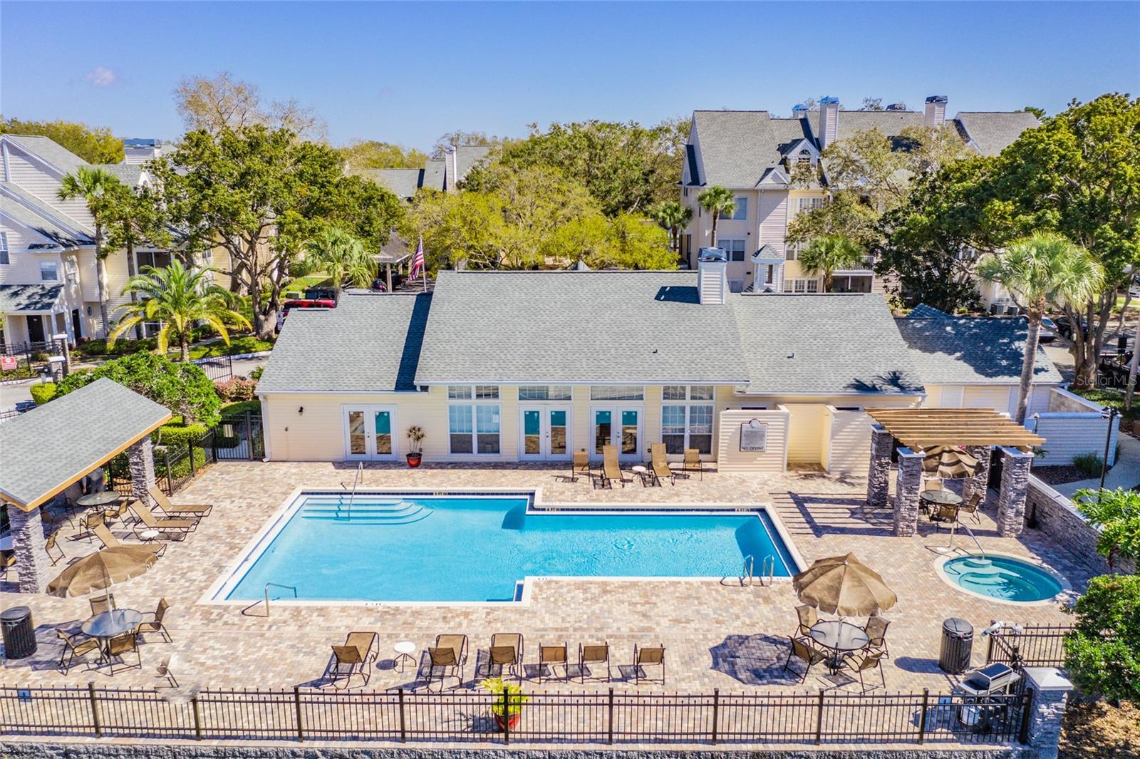 BENTLEY AT COBBS LANDING CONDO THE - Residential