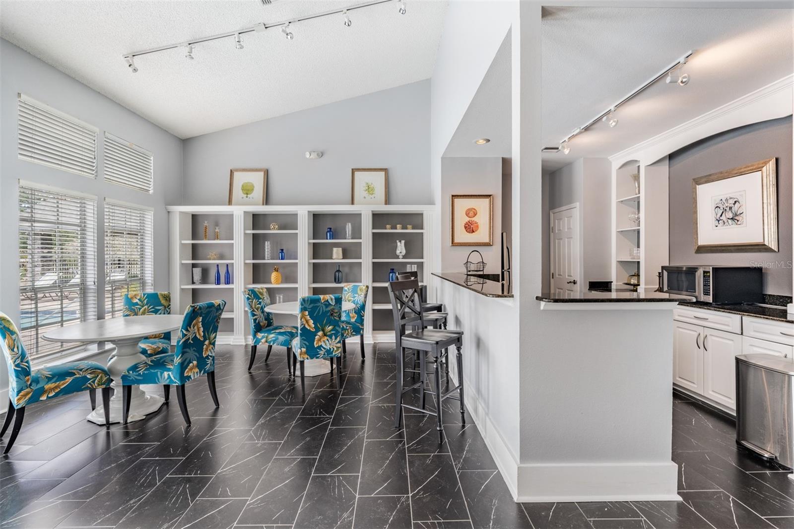 BENTLEY AT COBBS LANDING CONDO THE - Residential