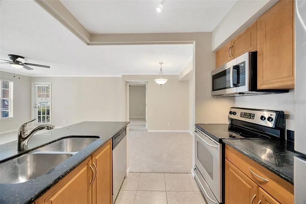 BENTLEY AT COBBS LANDING CONDO THE - Residential