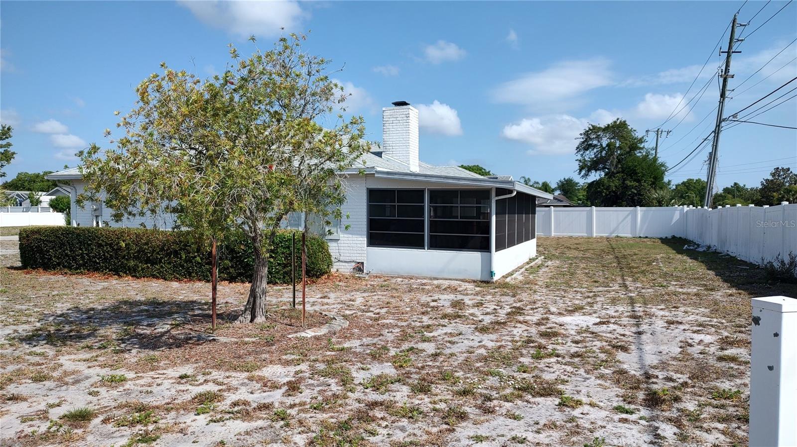 1077 WILLOW WOOD DRIVE