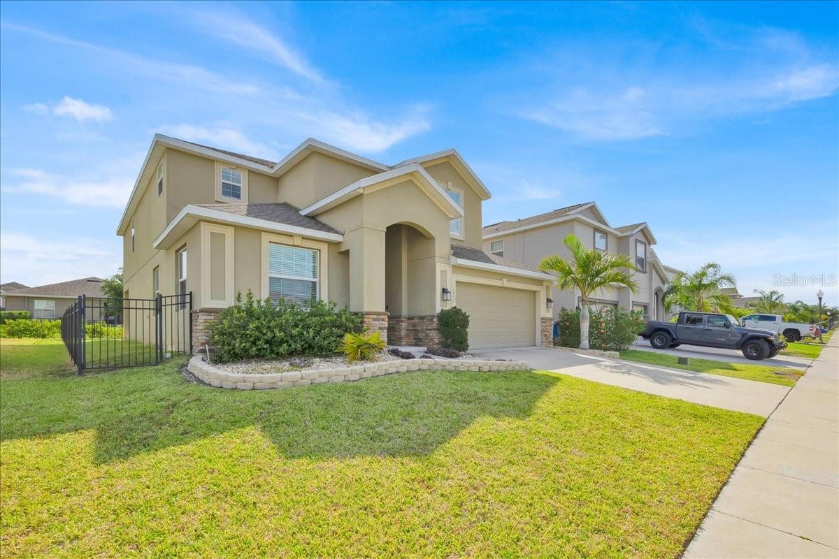 3853 CORTLAND DRIVE
