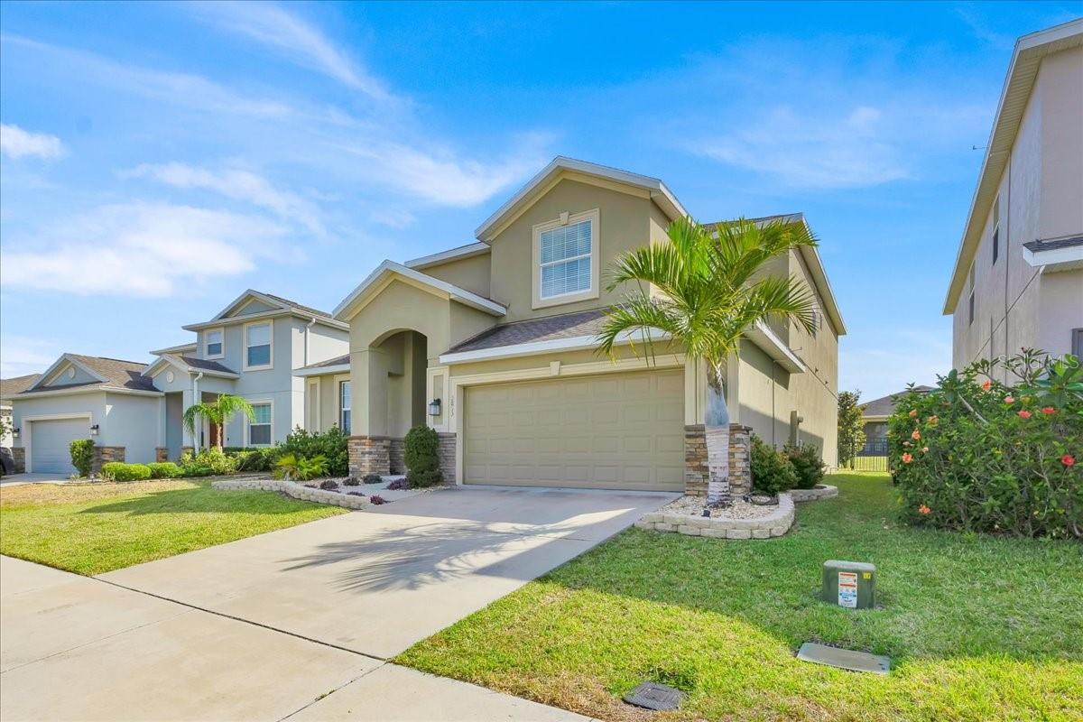 3853 CORTLAND DRIVE