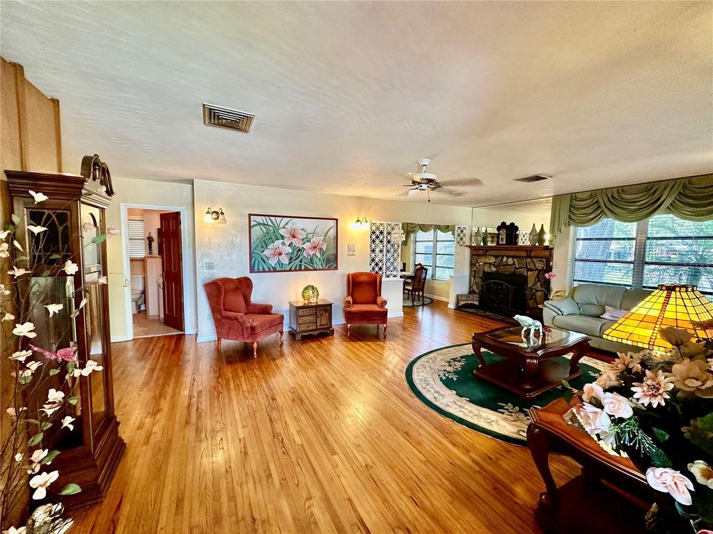 Photo of 302 Luna Road, Auburndale, FL 33823 (MLS # L4951521)